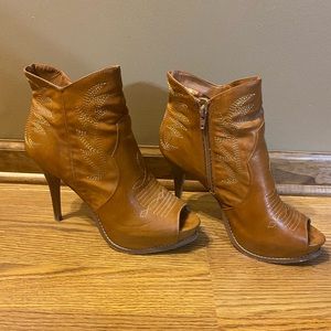 Miranda Lambert boot heels
